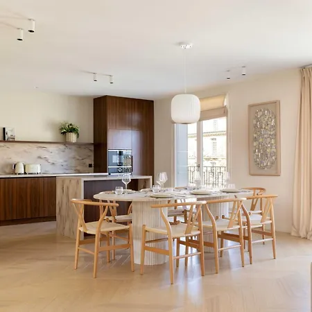 Spacious & Modern - Eiffel Tower Apartment Paris